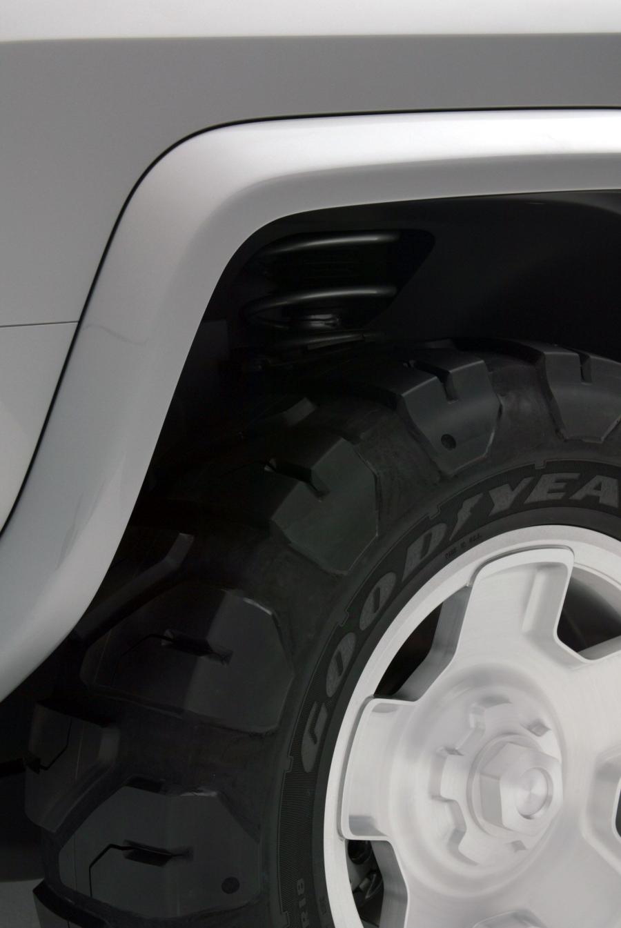  Ford Bronco Concept 2004 года  (фото 11 из 64)